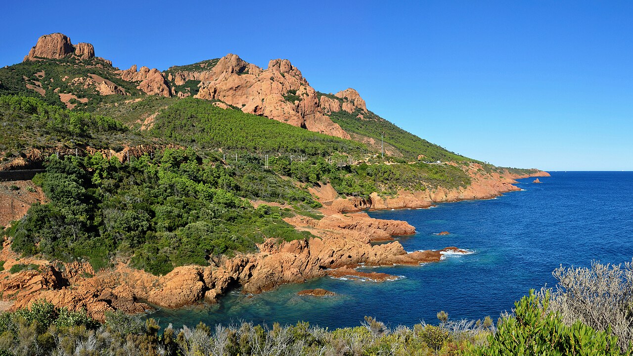 Les calanques de l’Estérel : un trésor naturel entre mer et montagne